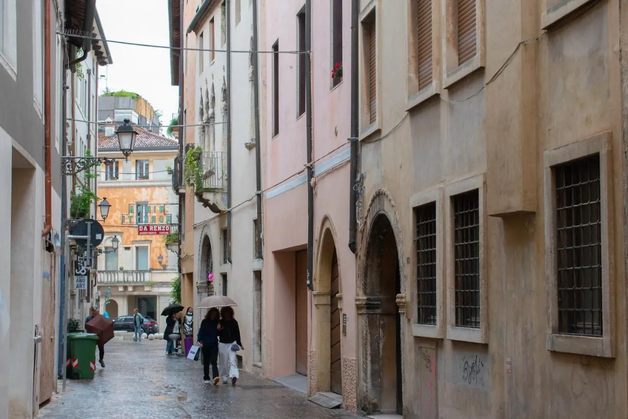 Vicenza Vista Sul Duomo Petite House Apartment Italy