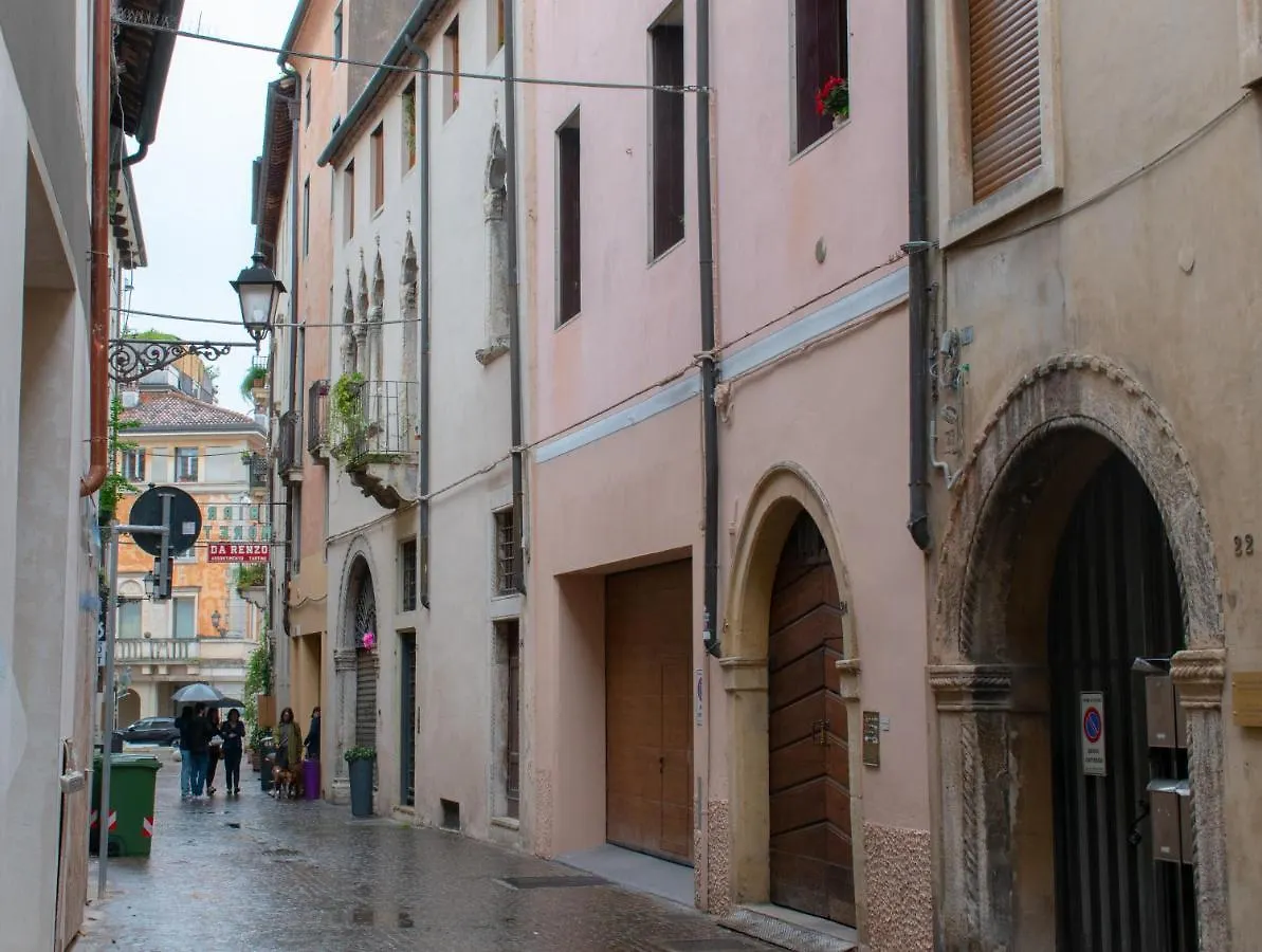 Vicenza Vista Sul Duomo Petite House Apartment 0*,